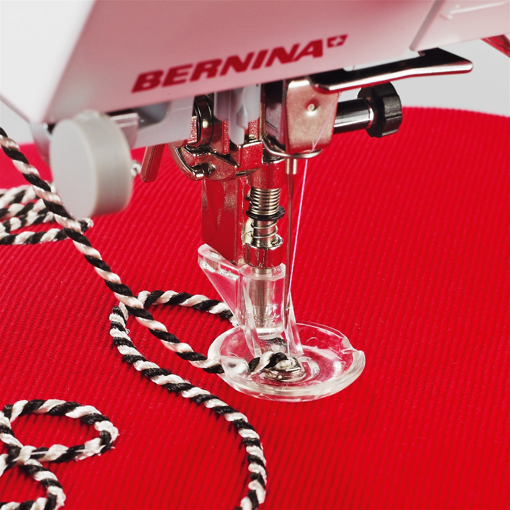 Лапка Bernina  # 43 для пришивания шнура