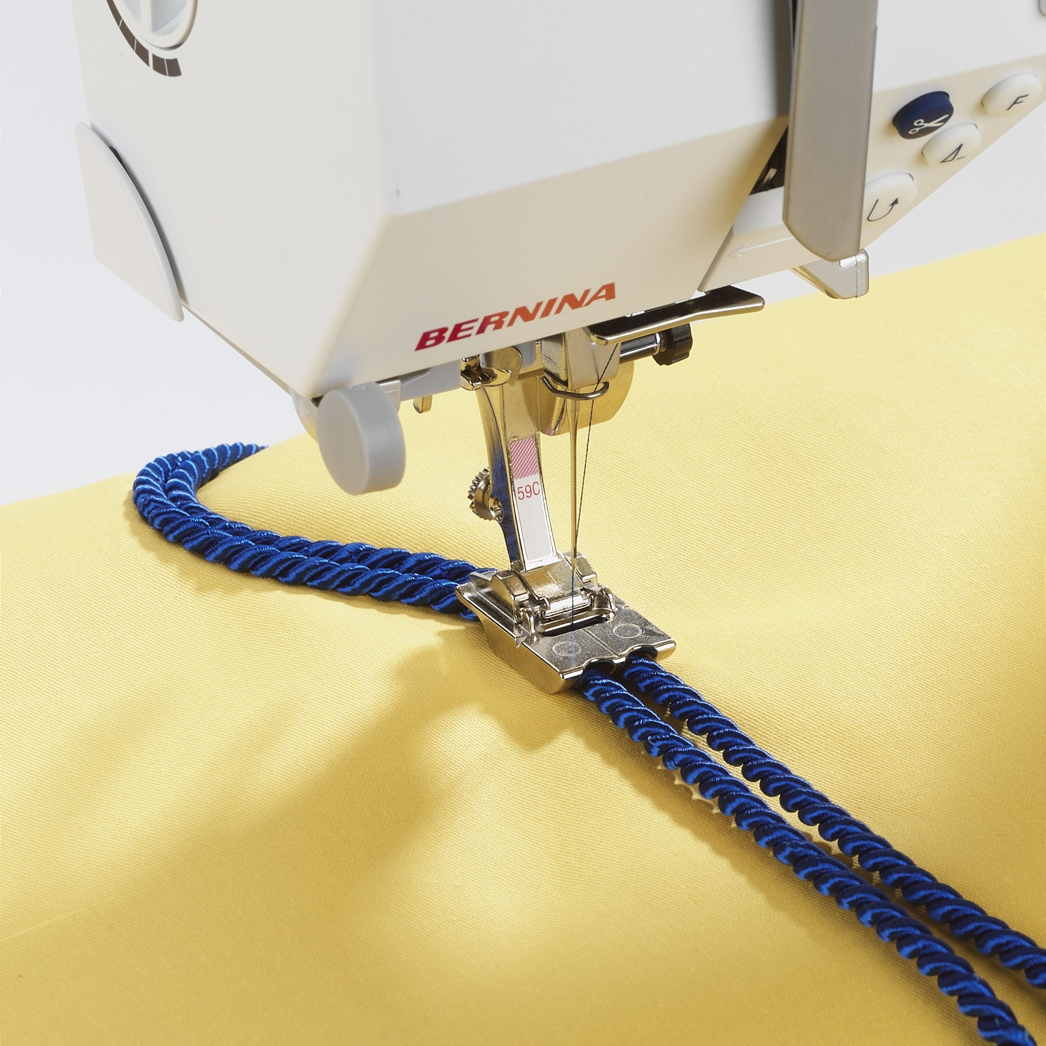 Двойная лапка Bernina # 59C для вшивания шнуров